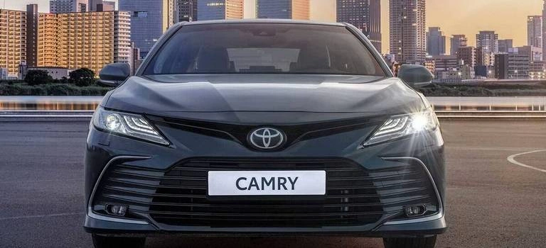 Ищешь стильный и динамичный автомобиль? Обновленная Toyota&nbsp;Camry — то, что тебе нужно!